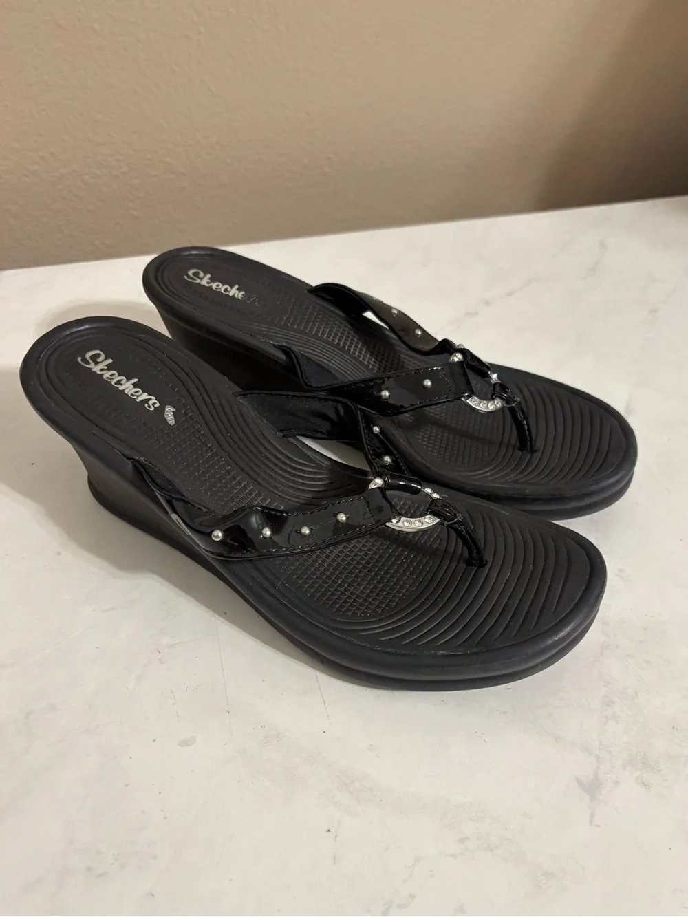 Skechers Size 7 Black Kitty Wedge Flip Flops Y2K Preppy Travel Vacation